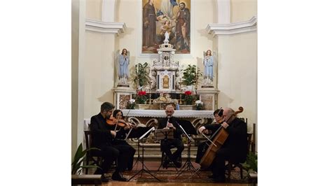  Il concerto di Mahasti: una sinfonia di voci, emozioni e kebab?