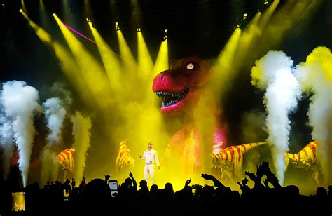  J Balvin's Vibras Colombiantes Concert: An Explosive Celebration of Music and Culture!